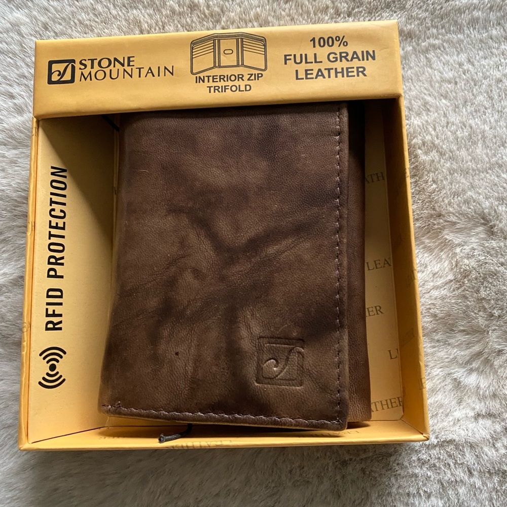 Stone Mountain Men’s Trifold Leather Wallet